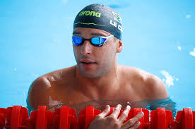 Clos stands at a height around 6 feet 2 inches weighing 185 lbs. Chad Le Clos Avoids Major Upset Sneaks Into 200m Butterfly Sfs In Tokyo Sport