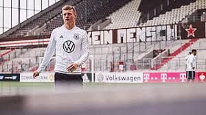 Un match nul ou une défaite suffirait pour que la france conserve la tête de classement de son groupe et soit qualifiée pour les huitièmes de finale. Euzabdfkllxofm