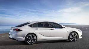 Tasarımda agresif detayların yanında kalite seviyesi de son derece yüksek görünüyor. Neue Opel Insignia 2021 Preis Datenblatt Technische Daten