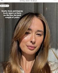 I promise the only reason I have this many selfies in my camera roll is  because of research purposes.... @haleaubeauty 🐚