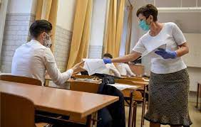 Átfogónak, megoldhatónak, de a tavalyinál valamelyest nehezebbnek találták a keddi matematika írásbeli érettségi feladatsorát az igazgatók, szaktanárok és diákok, egyes feladatok komoly fejtörést okoztak a. Eduline Hu Matekerettsegi 2021