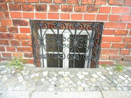 Fenstergitter gibt es in verschiedener ausführung. Einbruchsschutz Wie Sie Sich Mit Fenstergittern Vor Eindringlingen Schutzen Konnen