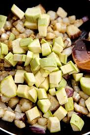 Rosiile trebuie trecute prin masina de suc. Tocana De Legume Cu Orez Pentru Iarna Diva In Bucatarie