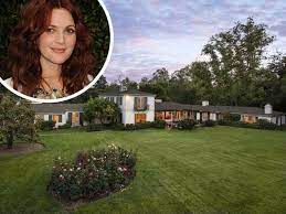 Celebrityluxuryhome Drew Barrymore Luxury Home In Santa Barbara Built In 1937 With 6 Bedrooms Library A Celebrity Houses Santa Barbara House Home Wedding