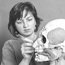 Artist and sculptor to present at Nesbitt library