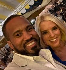 Congrats Pam Bondi. Nobody better to fight against the weaponization of our  government and return the DOJ to its mission of enforcing the rule of law!  🇺🇸