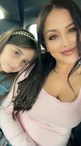 Melissa Hoak's Instagram, Twitter & Facebook