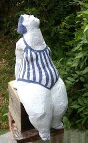 Dicke Badenixe Im Blau Weiss Gestreiften Badeanzug Am Teich Gartenskulptur Steinfigur Fur Den Garten Von Anette Schroder Garden Sculpture Decor Outdoor Decor