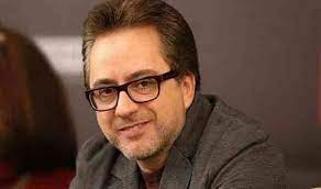 العد العكسي لمروان خورى يحتل صدارة الألبومات الغنائية العربية اخبار الفنانين square glass celebrities celebrity news