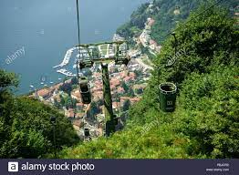 Una funivia collega il paese al monte sasso del ferro, importante polo questo per appassionati del parapendio e principale altura del lago. Gondel Der Funivia Del Lago Maggiore Sasso Del Ferro Fr Stadt Laveno Mombello Zu Sasso Del Ferro Lombardei Italien Stockfotografie Alamy