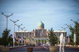 Jabatan perdana menteri adalah sebuah kementerian kerajaan persekutuan di malaysia yang bertujuna untuk memastikan semua perkhidmatan bahagian terlaksana menurut dasar, pengawalan dan garis panduan semasa. Putrajaya Kebanggaan Malaysia Semasa Mstar