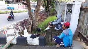 Informasi tentang cara daftar bpjs bagi anda yang bukan pekerja atau petunjuk panduan pendaftaran bpjs kesehatan secara mandiri. Ini Pendapatan Tukang Sapu Di Jalan Aa Maramis Tribun Manado