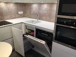 Votre lave vaisselle au meilleur rapport qualité/prix c'est ici ! Zone De Lavage Composee D Un Evier Integre Sous Plan Avec Poubelle A Tri Selectif Coulissante En Dess Meuble Sous Evier Agencement Cuisine Petit Lave Vaisselle