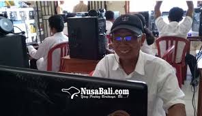 Aq terdiam dan tak membalas apapa. Nusabali Com Pekak 73 Tahun Ikut Kejar Paket C Karena Termotivasi Menteri Susi
