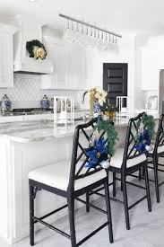 What to put on an island centerpiece? 24 Must See Christmas Kitchen Decor Ideas