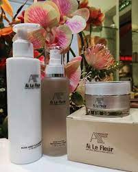 new the 10 best makeup with pictures 美肤秘诀无需一大堆瓶罐只需这几瓶 ailefleur alf 一颗再漂亮的玫瑰花没有浇水没有被细心呵护不就会枯萎凋谢吗同样的您认为皮肤好就不需要保养了吗保养皮肤 perfume perfume bottles makeup