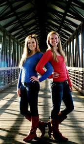 Best Friend Poses Idk When Ill Need This Maybe When I Do A Photoshoot With Some Friends Haha B Friends Photography Best Friend Poses Best Friend Photography See more ideas about cute friend pictures, friend photoshoot, artist aesthetic. friends photography best friend poses