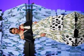 Video de la colección del diseñador de moda flamenca josé raposo west en simof 2018. Revista La Flamenca La Chaqueta Como Complemento Ideal Para La Flamenca 2018 Toma Protagonismo En Simof Revista La Flamenca