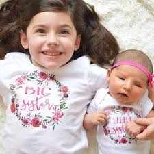 Camisetas a juego para hermanas, camiseta para hermana mayor y niña  pequeña, mono para hermana pequeña, camisetas con anuncio de hermana mayor,  hermana mediana grande y pequeña, regalo para nueva hermana -