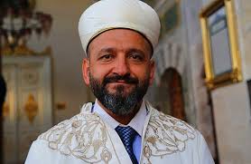 2016 yılında ayasofya'ya imam olarak atanan önder soy görevine devam ediyor. Ayasofya Nin Spor Ve Sanat Tutkunu Sira Disi Imami Onder Soy Onedio Com