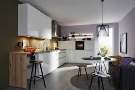 It uses tongue and groove joints for a cleaner look that matches the overall aesthetic of the space. Zo M7jrex2ritm