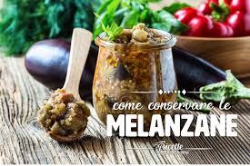 Innanzitutto per conservare i peperoni in agrodolce, bisogna lavarli sotto l?acqua corrente e asciugarli per bene, quindi sarà necessario privarli dei semi e tagliarli a cubetti. Come Conservare Le Melanzane Ricette Della Nonna
