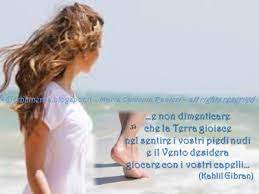 E il vento tra i capelli. Di Erba In Erba E Non Solo Vento Tra I Capelli Piedi Nudi Sulla Terra