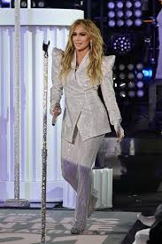 Посмотреть эту публикацию в instagram. Jennifer Lopez Performs Live At Dick Clark S New Years Rockin Eve At Times Square In New