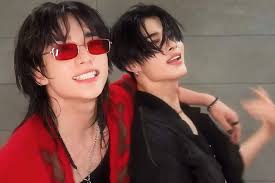 I don't know if I post Hyunjin and Niki, then Niki this morning... I love  #Enhypen too... #friendshipgoals