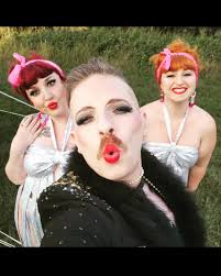 📸 by @derren_harper . Performing for the divine @talulah_blue 🥳 alongside  the wonderful talents of @serenasiren__ @littlemisselliemarie  @bambibangbanguk @thevixentrio @zeb28