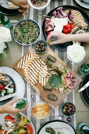 Here is a look at my mediterranean inspired dinner party! Mediterranean Maze Mirificial Sommerabendessen Themenabende Sommer Abendessen