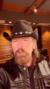 Reminder: it's Father's Day eve🤠...