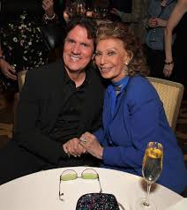 With six nominations each, da 5 bloods and the trial of the chicago 7 led nominations for aarp the magazine's movies for grownups awards, with regina king recogniz… 84 Jahrige Sophia Loren Erscheint In Einem Blauen Outfit Und Sie Sieht So Jung Aus