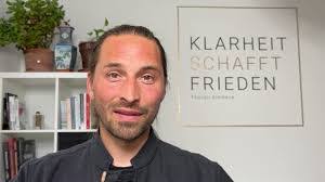 Robert Spath's Instagram, Twitter & Facebook