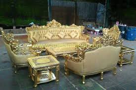 Nikmati kain pelapis bludru lembut yang sangat menarik yang dijahit ganda untuk meningkatkan daya tahan, dan dudukan dua dengan. Kursi Sofa Tamu Ukir Mewah Gold Anisa Mebel Furniture Kualitas No 1