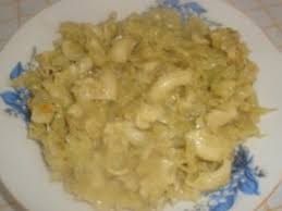 Se dă gust cu boia, piper și cimbru tocat. Reteta Paste Cu Varza Dulce