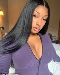 Jun 17, 2021 · megan thee stallion stepped up in a huge way for a late fan with a donation more than doubling her family's fundraising efforts to help them achieve their goal of covering her funeral expenses. Megan Thee Stallion Strahlt Naturliche Schonheit Aus Wahrend Sie In Wunderschonen Selfies Einen Reduzierten Glamourosen Look Zeigt Nach Welt