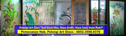 Alat pembersih kaca ini sangat memudahkan anda dalam membersihkan kaca jendela rumah, gedung atau bangunan lain tanpa harus keluar untuk memanjat sehingga lebih. Jual Kaca Hias Jendela Di Kediri 0852 3590 9378 Kaca Hias Jendela Kaca Gravir Kaca Sanblas H 0852 3590 9378