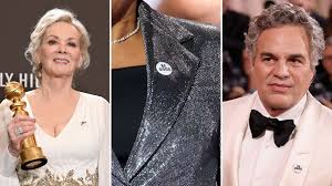 Celebridades protestam contra ICE durante Globo de Ouro por meio de broches discretos em looks