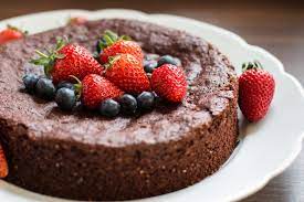 Ein kuchen besteht vorwiegend aus mehl, zucker, fett, flüssigkeit, bindemitteln wie beispielsweise eier, triebmitteln und aromastoffe. Glutenfreier Schokoladenkuchen Madame Dessert