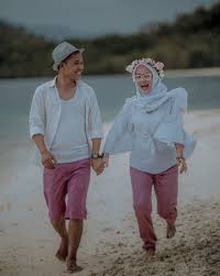 Ketemu lagi nih, pada postingan kali ini kami akan memberikan informasi keren tentang daftar baju couple ayodance. 30 Foto Prewedding Hijab Casual Indoor Outdoor Modern