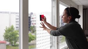 Poser Facilement Un Film Protecteur Sur Vos Fenetres Youtube