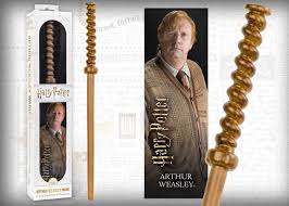 Arthur weasley, ma famille @mmolly_weasley @ginevra__w @weasleyronfr @percyweasiey12 @fred_weasleyoff @georgeweasleyfr. Harry Potter Wand With Bookmark Arthur Weasley