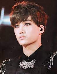 9 Experimental Makeup Styles Male Idols Mastered K Pop Amino Kai Glitter Exo Male Makeup Pop Makeup Korean Eye Makeup