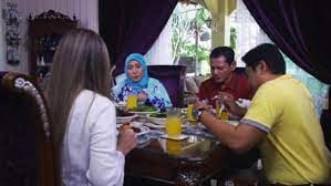 Ali gets a severe accident and has to lie in a coma. Asalkan Dia Bahagia Episode 1