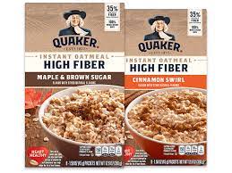 Old fashioned quaker oats, quaker instant oatmeal in banana bread flavor and quaker instant oatmeal in raisins and spice flavor all have 150 calories per ½ cup. Instant Oatmeal Quaker Oats