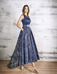 Si buscas vestido de madrina para el 2013, no lo dudes, elige el color rojo. Los Vestidos De Madrina Para Otono Invierno 2020 2021 Modaellas Com