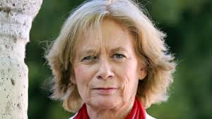 Pilar Cernuda visita Valencia de Don Juan para presentar su primera novela