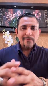 agotados de ver referentes y referentes sociales rotos. quien cuida a los  que cuidan? Aaron nacer