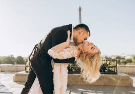 I migliori auguri di anniversario di matrimonio, da dedicare al marito, moglie ma anche a parenti e amici. Frasi Per L Anniversario Di Matrimonio Divertenti Le 25 Piu Simpatiche Frasi Mania